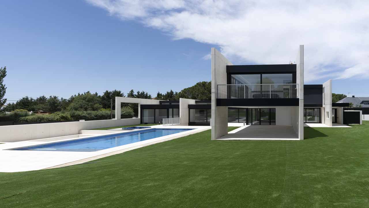 Esta villa contemporánea de Madrid recurrió a la aerotermia