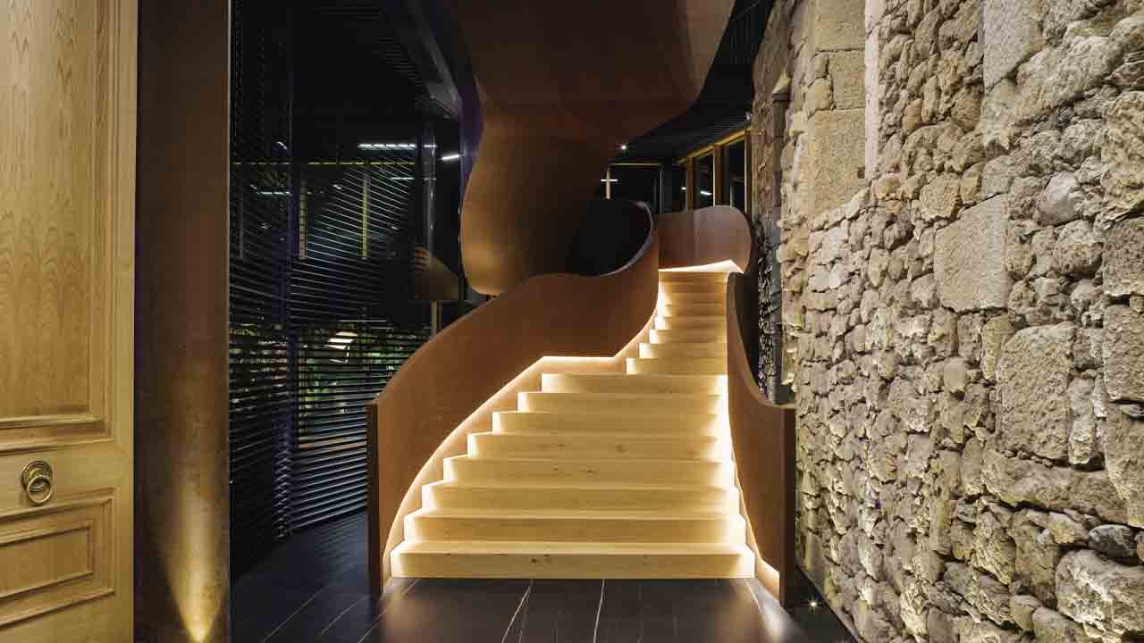 Vista de la espectacular escalera interior del Pazo de la Oliva