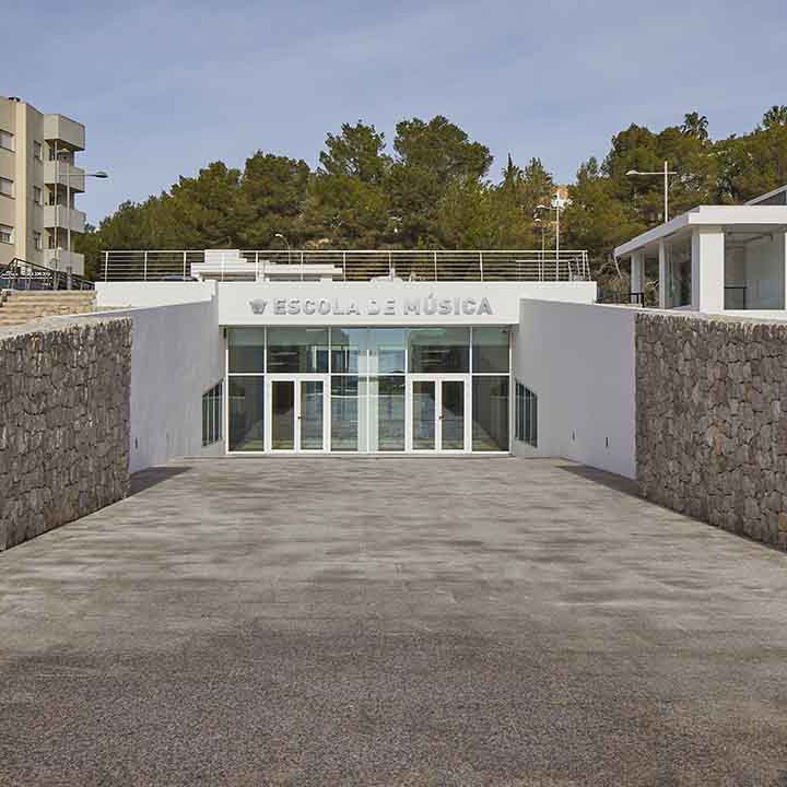 Eliminación de escaleras y creación de rampa