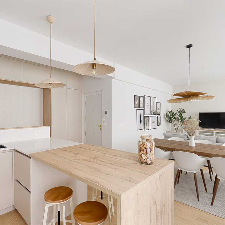 El piso catalogado cuenta con un salón cocina
