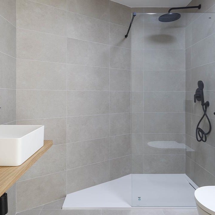 Cada vivienda cuenta con tres baños completos