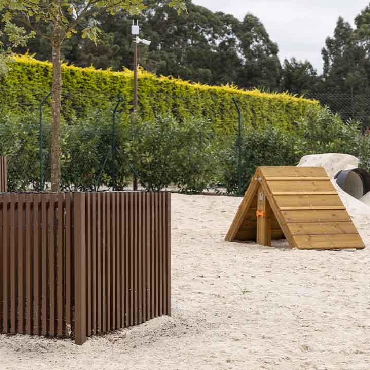 Canine Mera Club cuenta con un patio de juegos para los perros